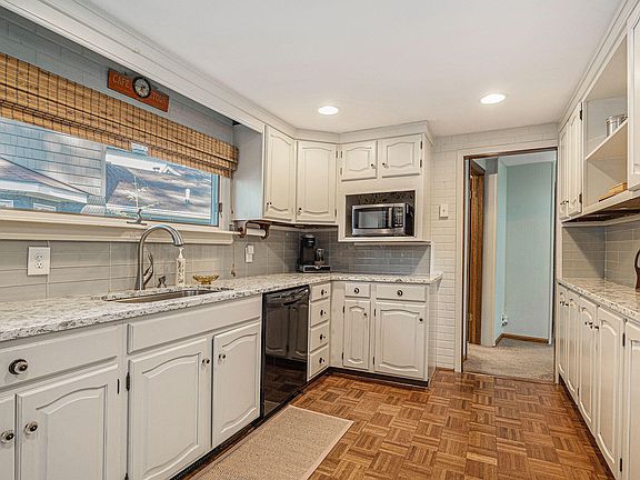 4th image of 7027 Goldenrod Dr NE