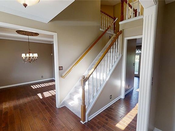5th image of 6475 Royal Oakland Dr