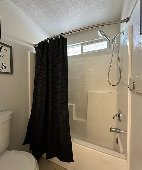 Hall/guest bathroom