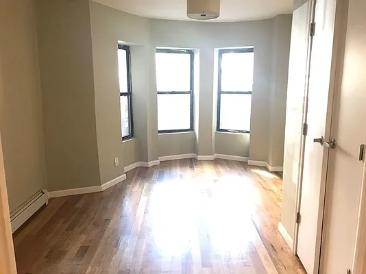 Rented by Premier Metro Realty Corp | media 14