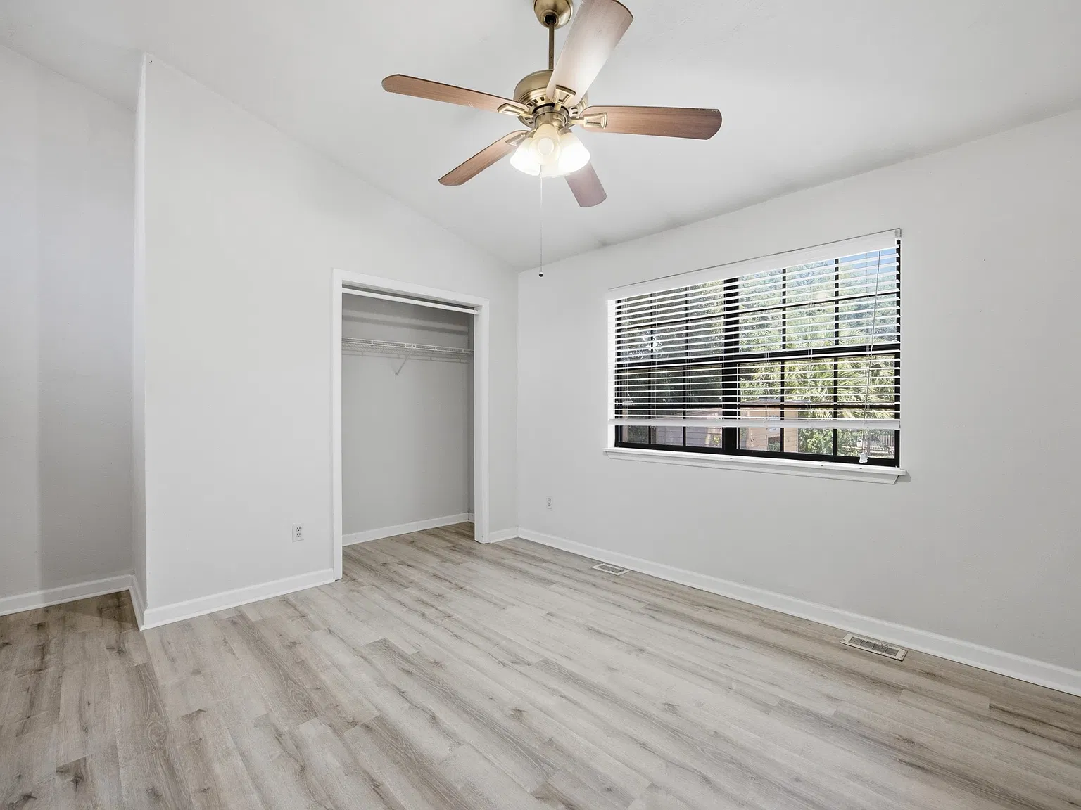 2 bed, 1015 sqft, $1,349 — Photo 3