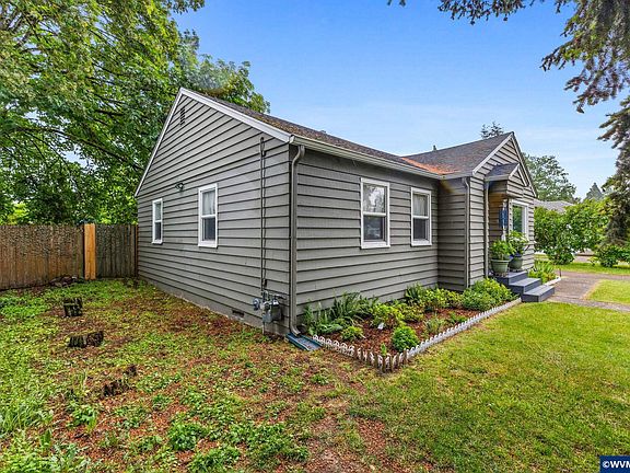 3rd image of 567 Bliler Ave NE