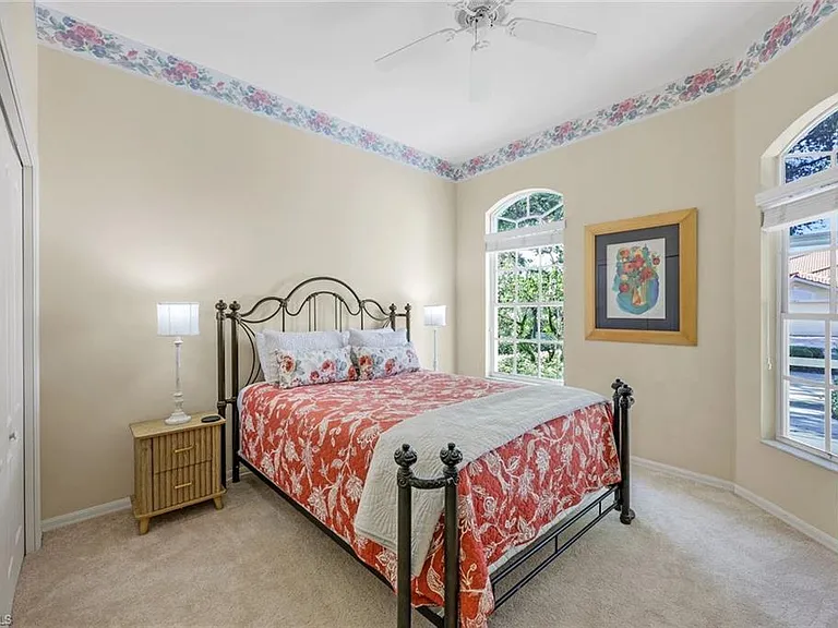 26409 Clarkston Dr — Photo 12