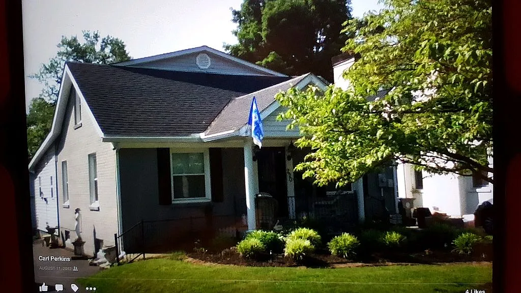 220 Bassett Ave photo 1
