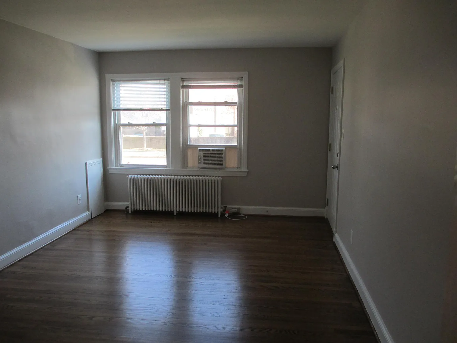300 S Maple Ave — Photo 3