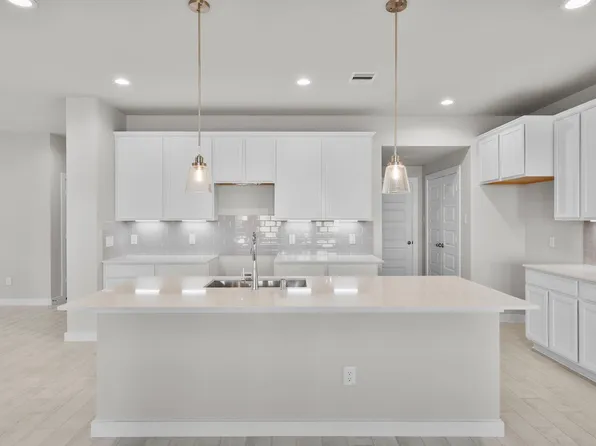 64 Shining Point Dr, Waller, TX 77484