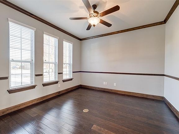 3rd image of 2812 Chatswood Dr