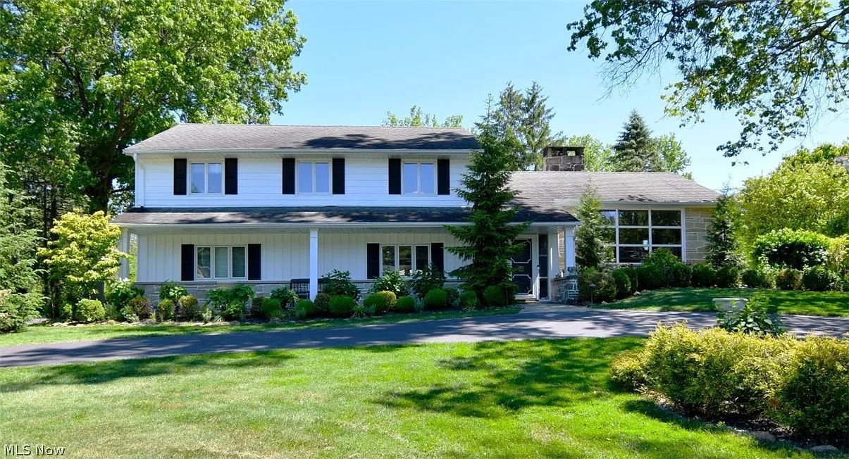 4 bed, 3.0 bath, 2392 sqft, $4,500 — Photo 2
