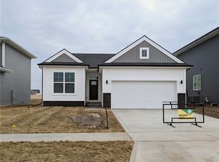 717 NE Oakridge Dr, Ankeny, IA 50021