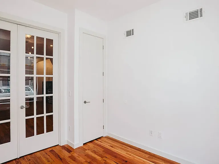 330 Harman St #1L — Photo 12