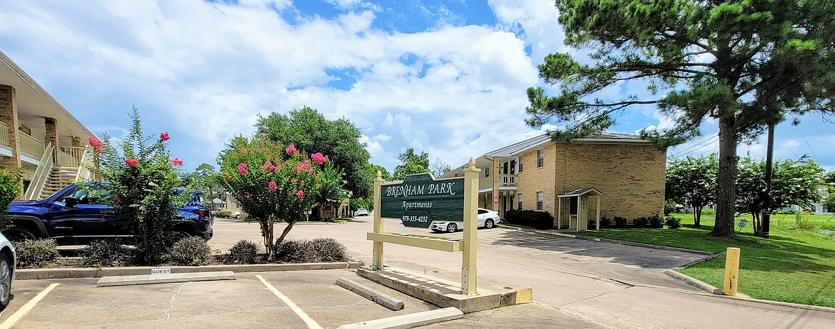 Building Photo - Brenham Park Apartments