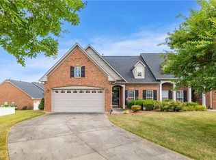 1204 Pelican Ln, Clemmons, NC 27012