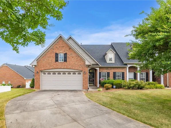 1204 Pelican Ln, Clemmons, NC 27012