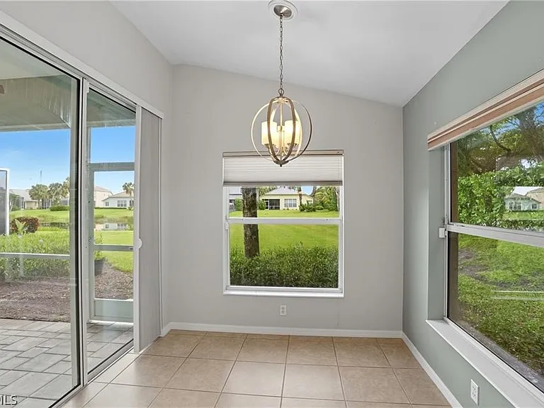 2427 Woodbourne Pl — Photo 10