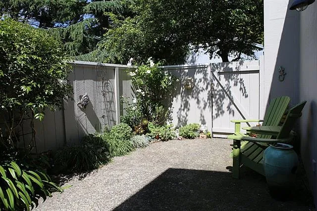 1630 Dolphin Dr — Photo 12