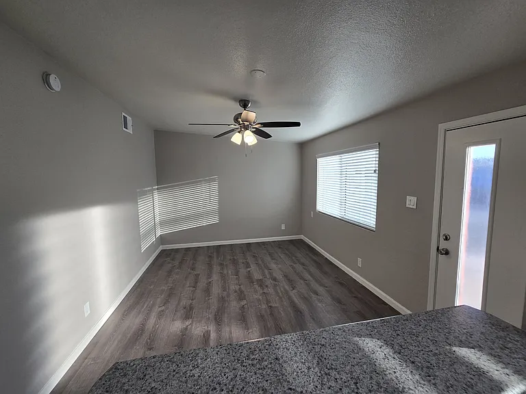 1211 E Kaler Dr — Photo 4