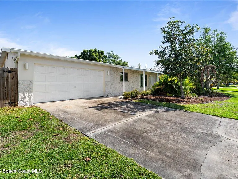 1738 Cadillac Cir N — Photo 2