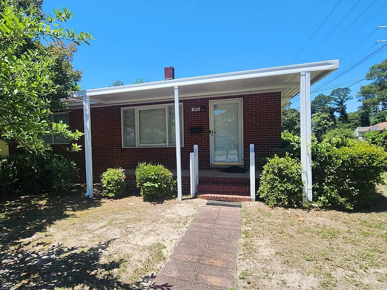 400 Roxie Ave — Photo 2