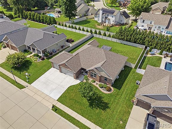 3rd image of 141 Meridian Oaks Dr