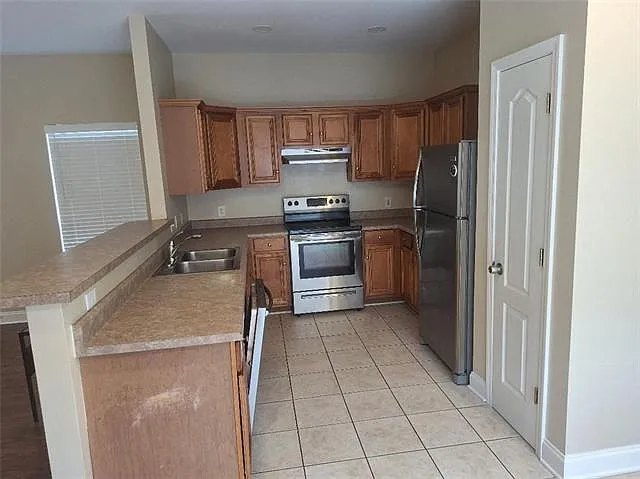 3 bed, 2.0 bath, 1330 sqft, $2,500 — Photo 3