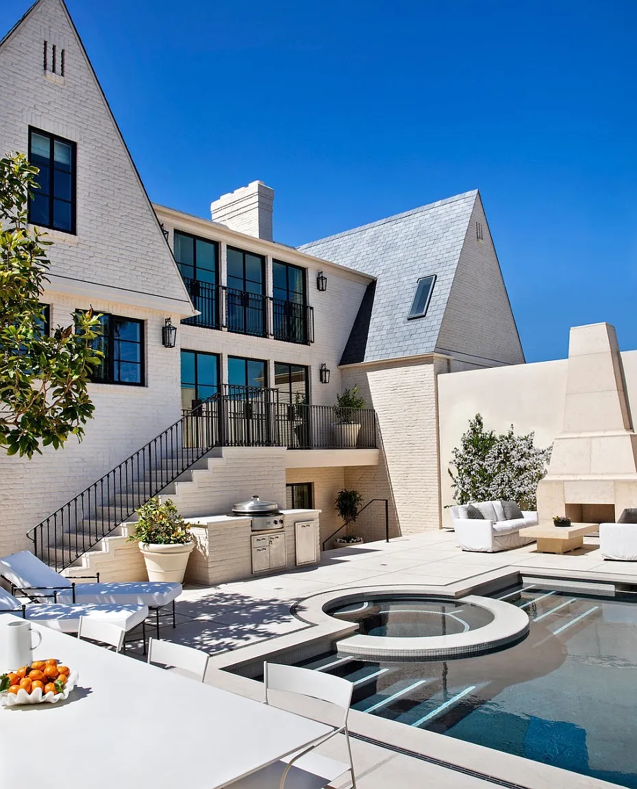 6 bed, 6300 sqft, $100,000 — Photo 2
