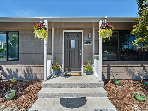 3rd image of 2122 Bay Avenue