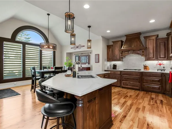 6110 NW 103rd St, Kansas City, MO 64154