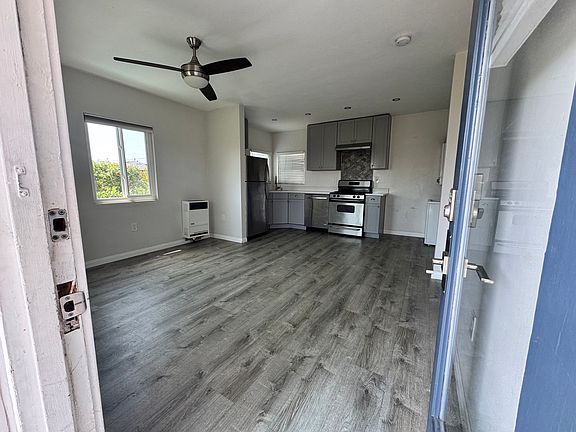 Front door looking into family room and kitchen