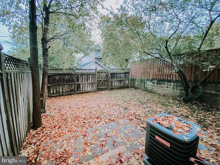 44 E Rosemont Ave — Photo 22