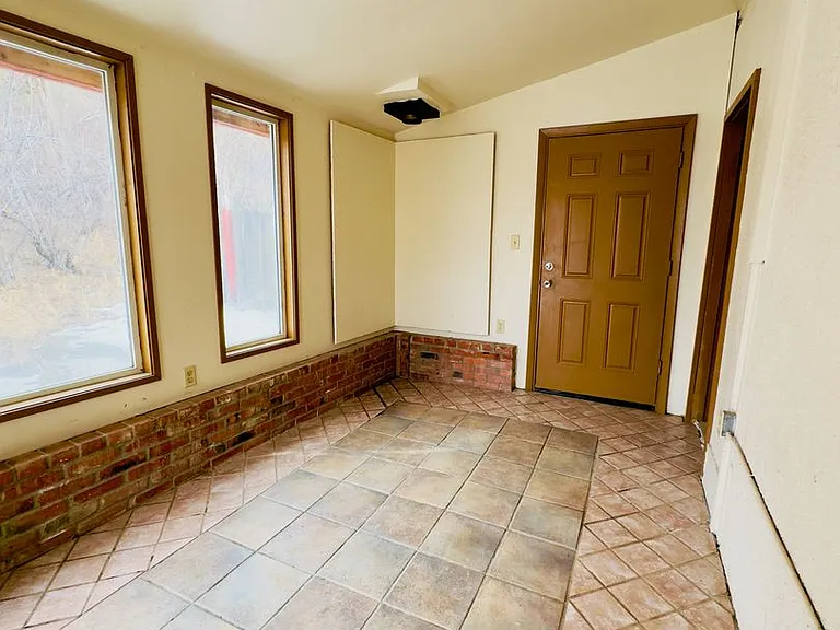 510 S Ash St — Photo 7