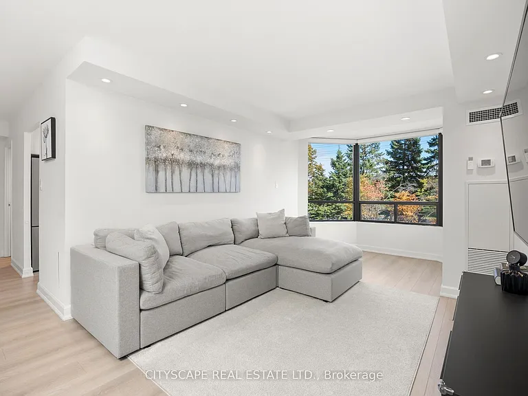 7460 Bathurst St #209 — Photo 7