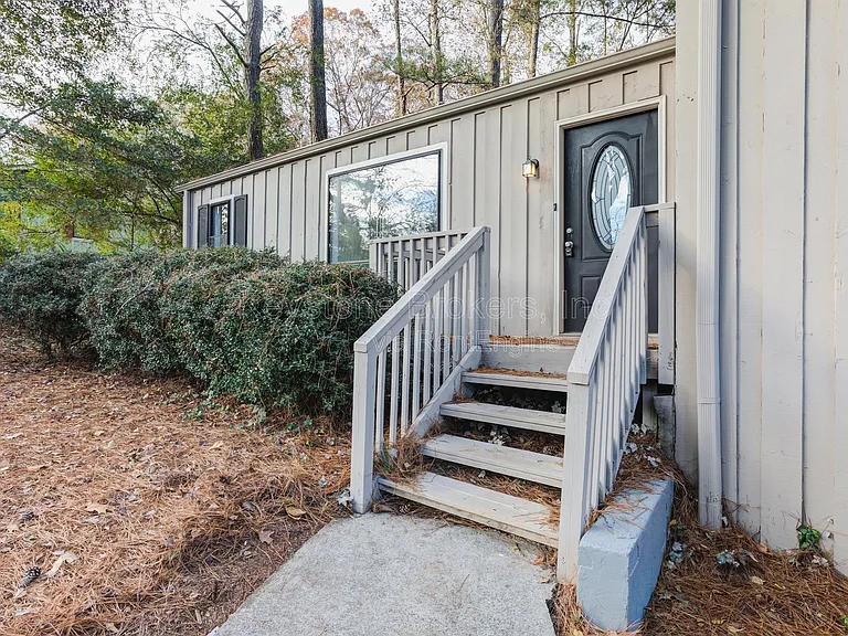 2700 Creekview Point NW — Photo 4