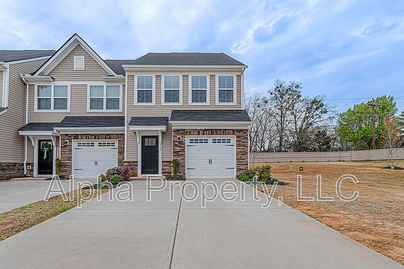 1st image of 520 Huntingdale Pl