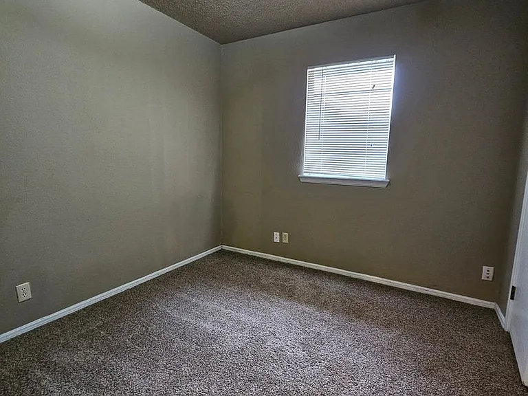 1703 Village Dr — Photo 9