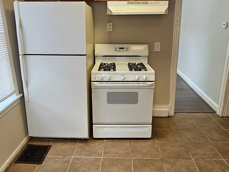 1301 N Milton Ave — Photo 4
