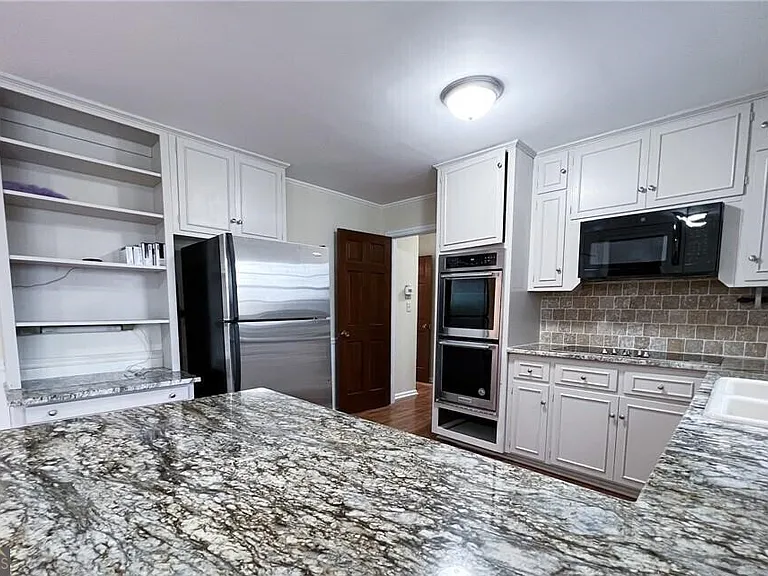 195 Deerfield Rd — Photo 8