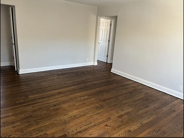 Maple Gardens Apartments — Photo 9