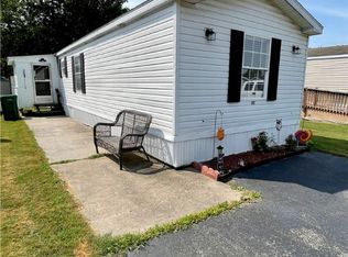 60 Adams St, Newark, NY 14513