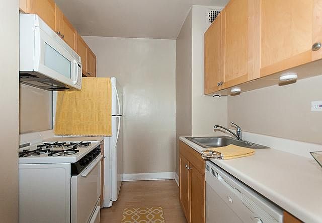 1st image of 449 Wrightwood #804