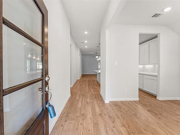 2nd image of 19923 Wild Horse Hollow Ln