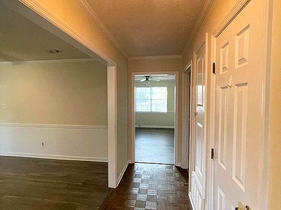 2nd image of 642 Clinton Way W