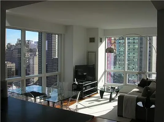 Rented by R New York | media 43