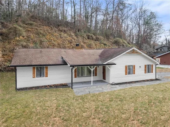 7 Dry Pond Dr, Clayton, GA 30525