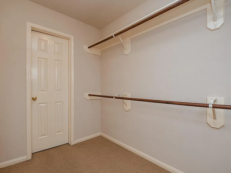 7218 Fox Hall Ln — Photo 18