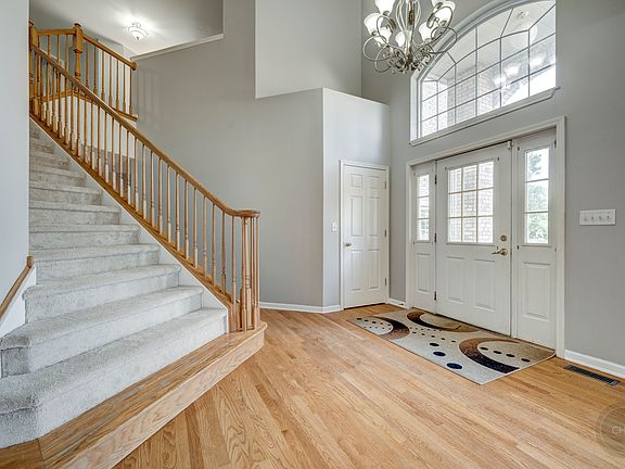 3rd image of 2960 Burlington Ave