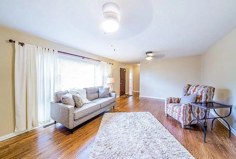 2211 W Sherwood Ave — Photo 4