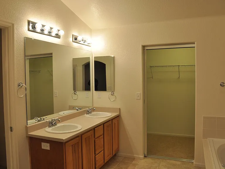 2227 Alpine Dr — Photo 6