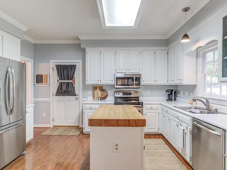 207 Custer Trl — Photo 9