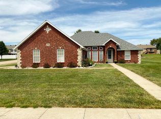 300 Crest Ave, Holts Summit, MO 65043