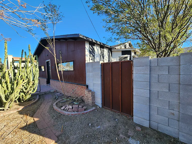 201 E Alice Ave — Photo 3